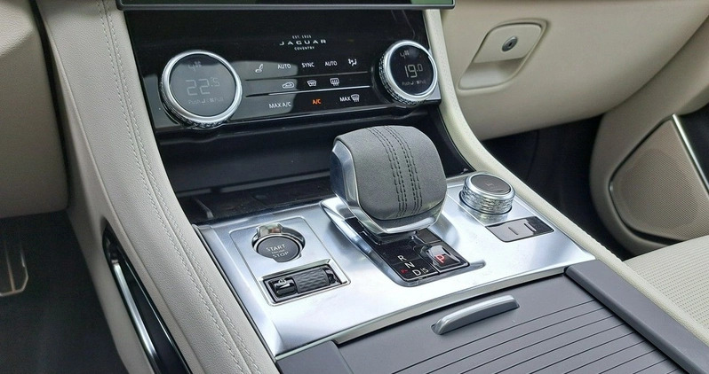 Jaguar F-Pace cena 349900 przebieg: 8200, rok produkcji 2023 z Szadek małe 781